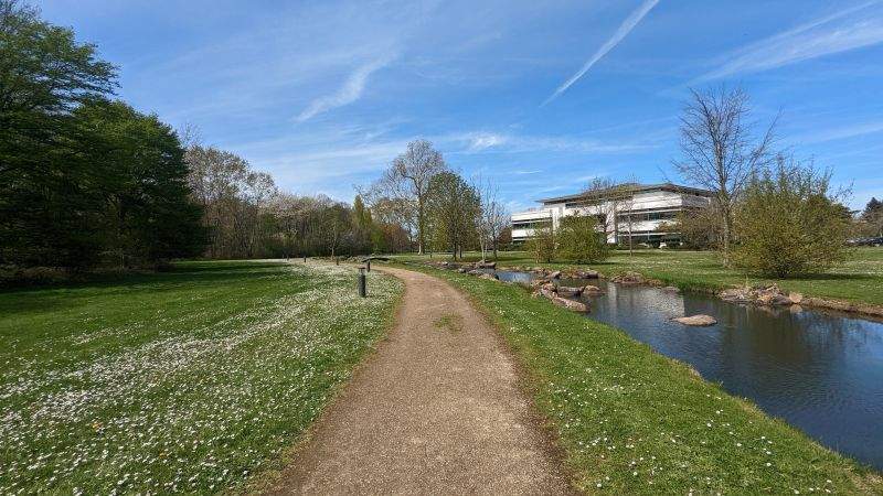 Parc de Treville — fontaine et corps de ferme